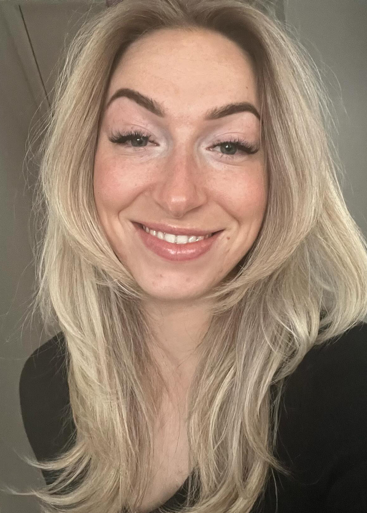 Schoonheidsspecialiste Loes van der Linden. +8 jaar ervaring in Wimperextensions.